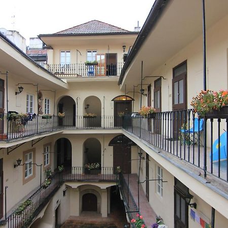 Cool 1 Bedroom Prokopska Apartment In Mala Strana Praga Exterior foto