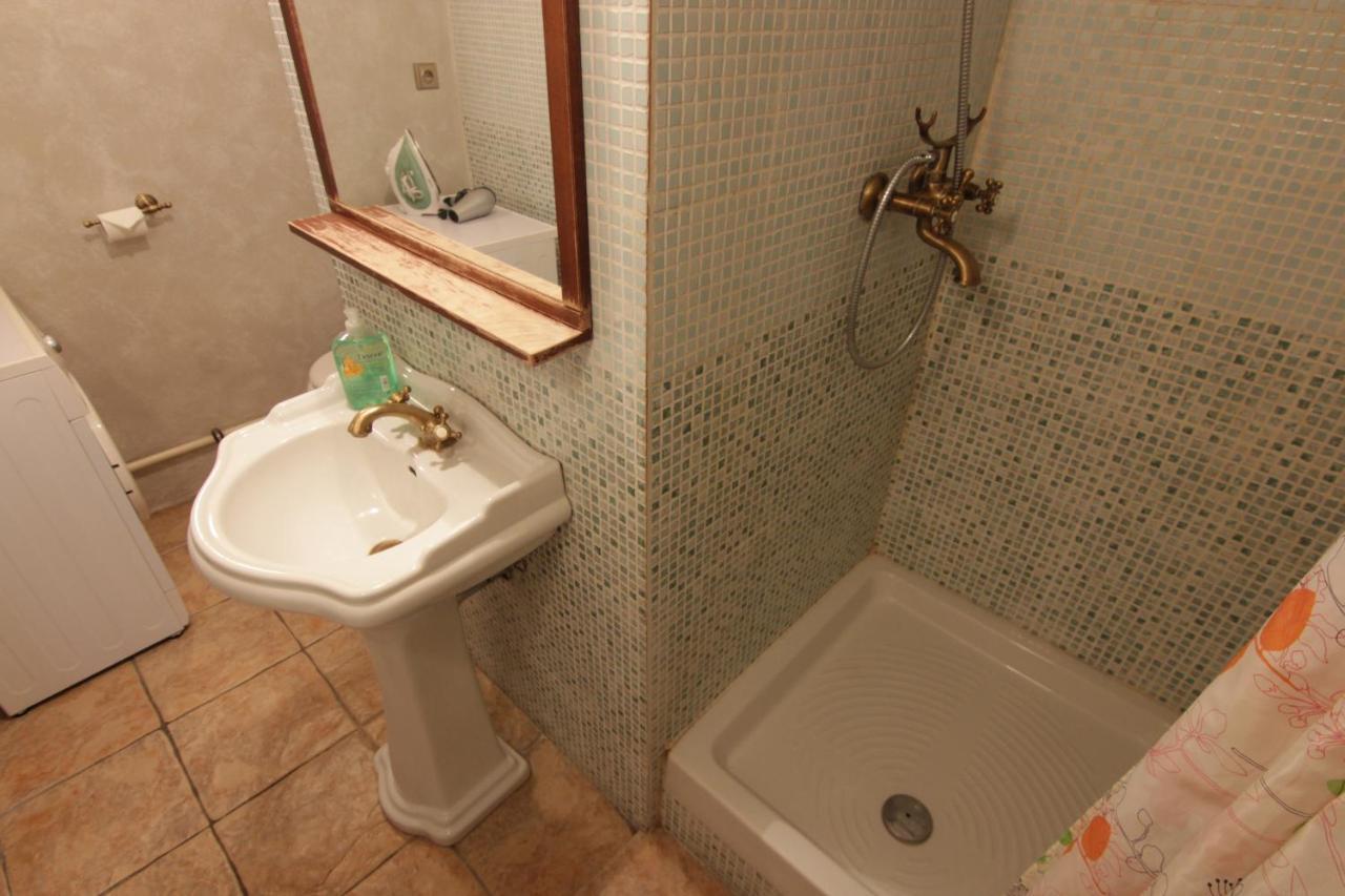 Cool 1 Bedroom Prokopska Apartment In Mala Strana Praga Exterior foto