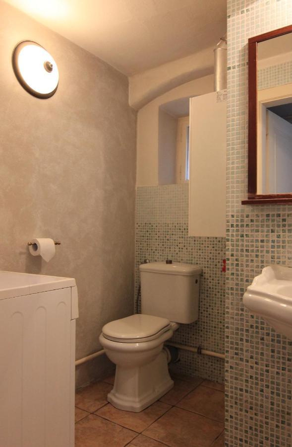 Cool 1 Bedroom Prokopska Apartment In Mala Strana Praga Exterior foto