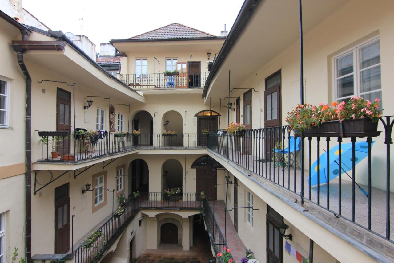 Cool 1 Bedroom Prokopska Apartment In Mala Strana Praga Exterior foto